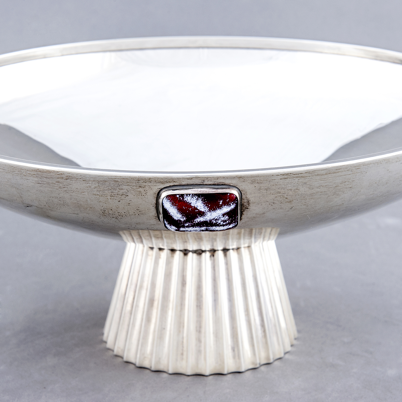 Centro de mesa en Plata de Ley, España, siglo XX. Centro de mesa en Plata de Ley, España, siglo XX.