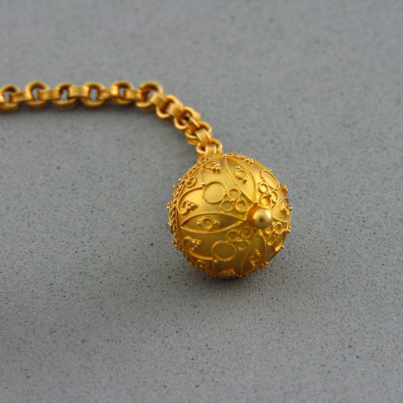 Leontina y Reloj de Bolsillo para dama en Oro de 18k. Ca. Leontina y Reloj de Bolsillo para dama en Oro de 18k. Ca.