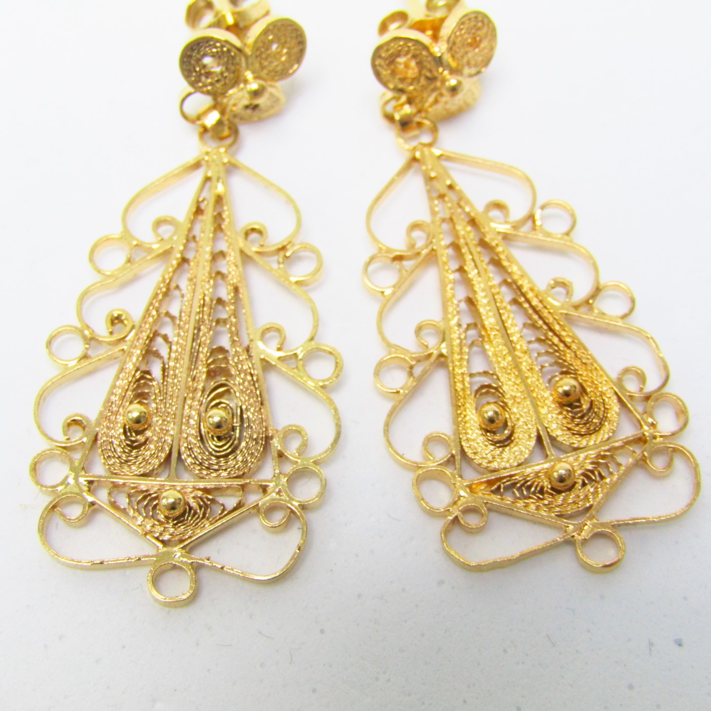 Pareja de pendientes de Oro de 18k con filigranas. 7,50 gr. Pareja de pendientes de Oro de 18k con filigranas. 7,50 gr.