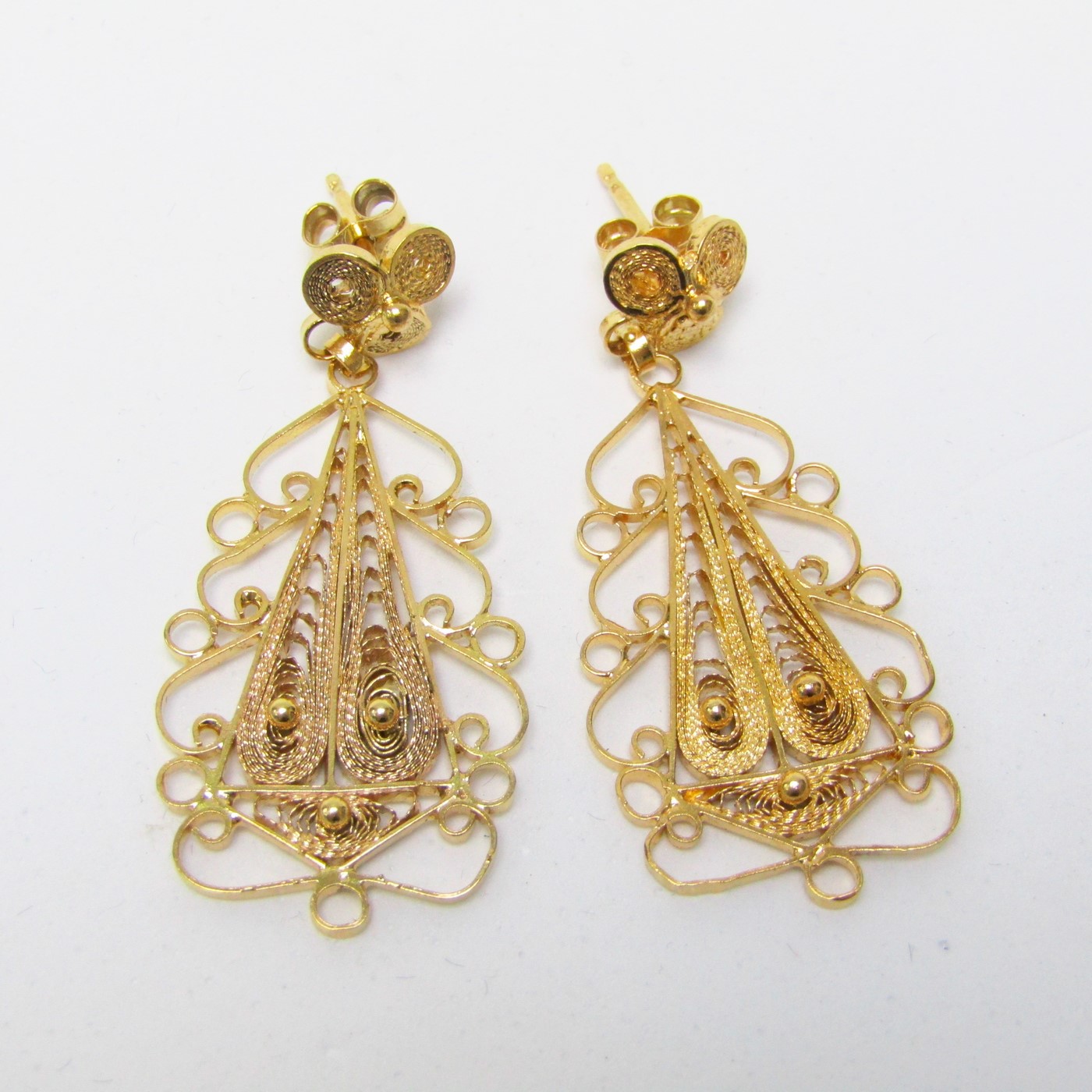 Pareja de pendientes de Oro de 18k con filigranas. 7,50 gr. Pareja de pendientes de Oro de 18k con filigranas. 7,50 gr.