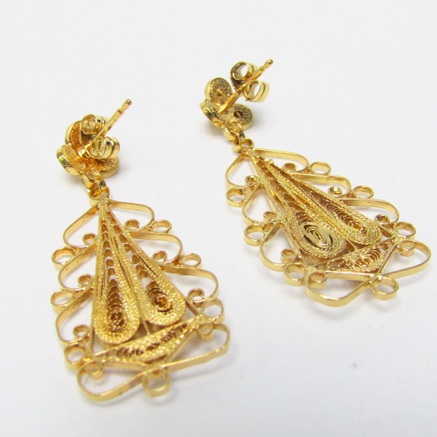 Pareja de pendientes de Oro de 18k con filigranas. 7,50 gr. Pareja de pendientes de Oro de 18k con filigranas. 7,50 gr.