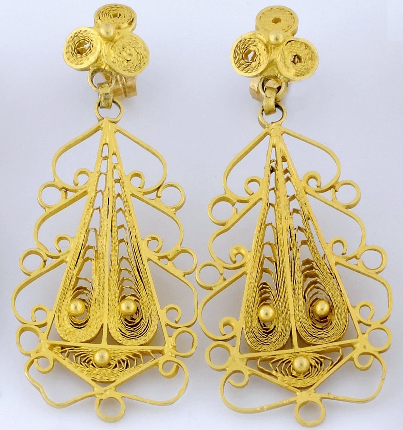 Pareja de pendientes de Oro de 18k con filigranas. 7,50 gr. Pareja de pendientes de Oro de 18k con filigranas. 7,50 gr.