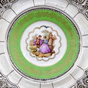 Pareja de Platos en Porcelana Limoges y Plata de Ley. España. Siglo XX.