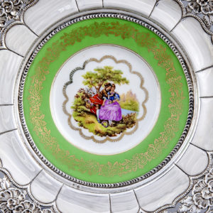 Pareja de Platos en Porcelana Limoges y Plata de Ley. España. Siglo XX.