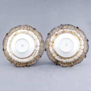 Pareja de Platos en Porcelana Limoges y Plata de Ley. España. Siglo XX.