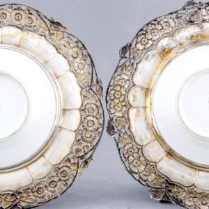 Pareja de Platos en Porcelana Limoges y Plata de Ley. España. Siglo XX.