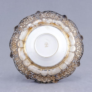 Pareja de Platos en Porcelana Limoges y Plata de Ley. España. Siglo XX.