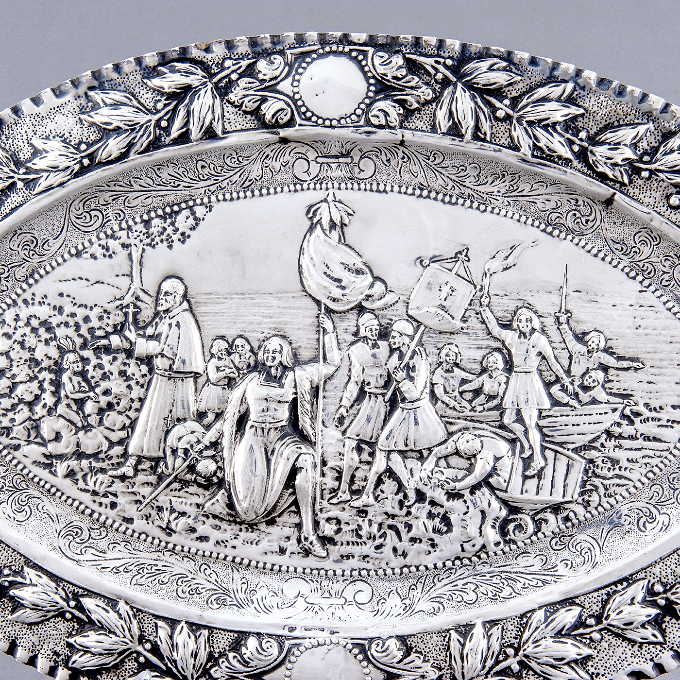 PLACER Y AGRUÑA. Bandeja decorativa oval en Plata. España, ca. 1900. PLACER Y AGRUÑA. Bandeja decorativa oval en Plata. España, ca. 1900.