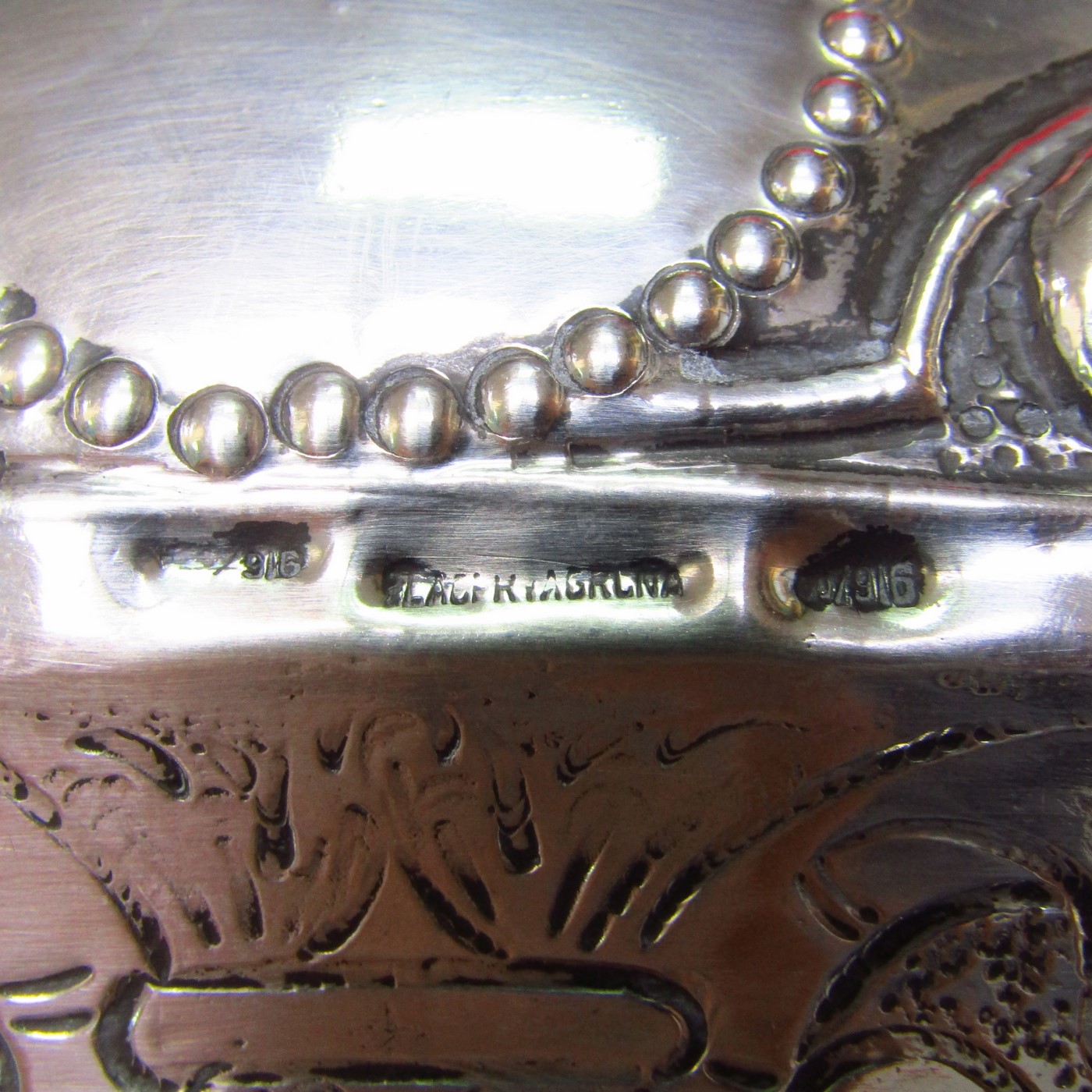 PLACER Y AGRUÑA. Bandeja decorativa oval en Plata. España, ca. 1900. PLACER Y AGRUÑA. Bandeja decorativa oval en Plata. España, ca. 1900.