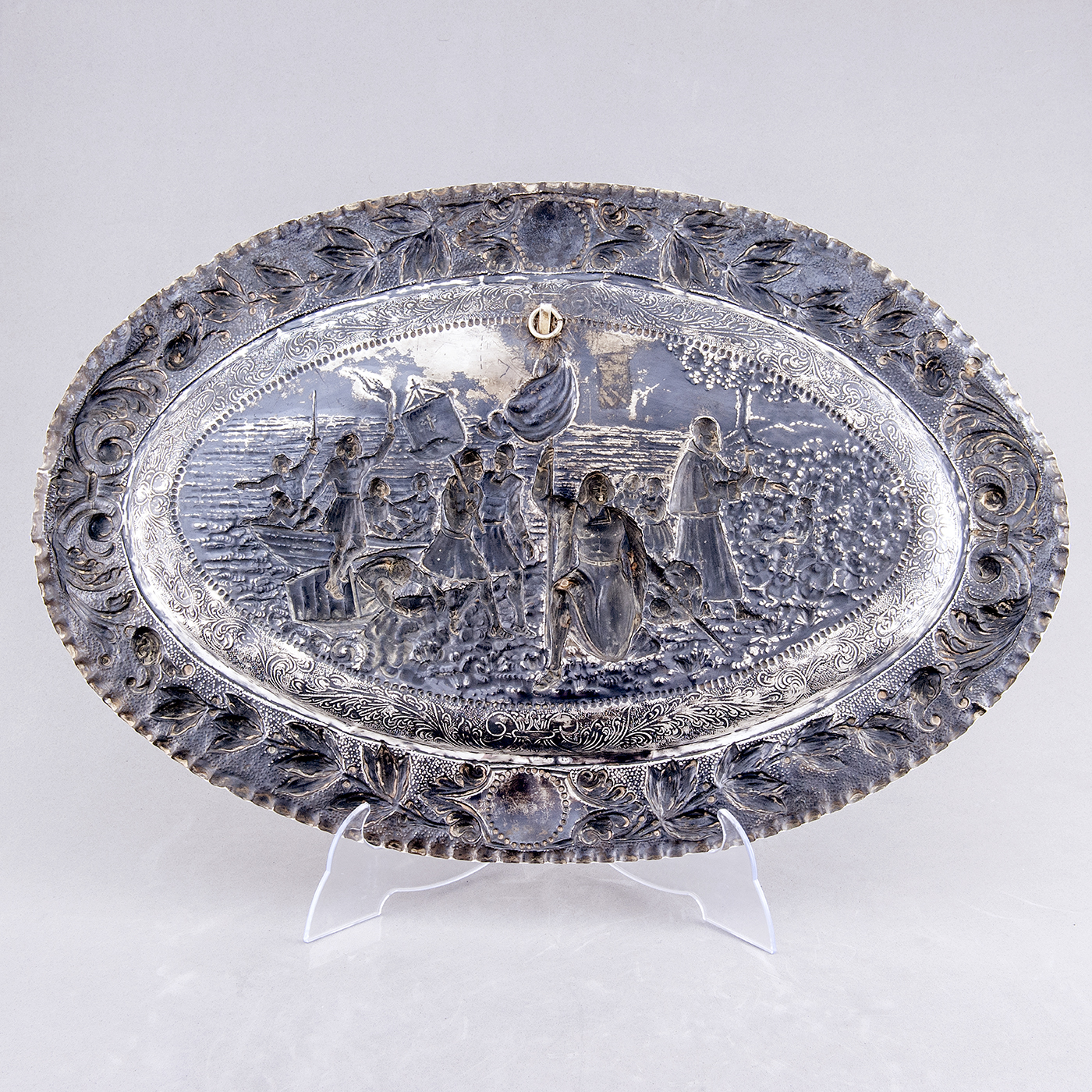 PLACER Y AGRUÑA. Bandeja decorativa oval en Plata. España, ca. 1900. PLACER Y AGRUÑA. Bandeja decorativa oval en Plata. España, ca. 1900.