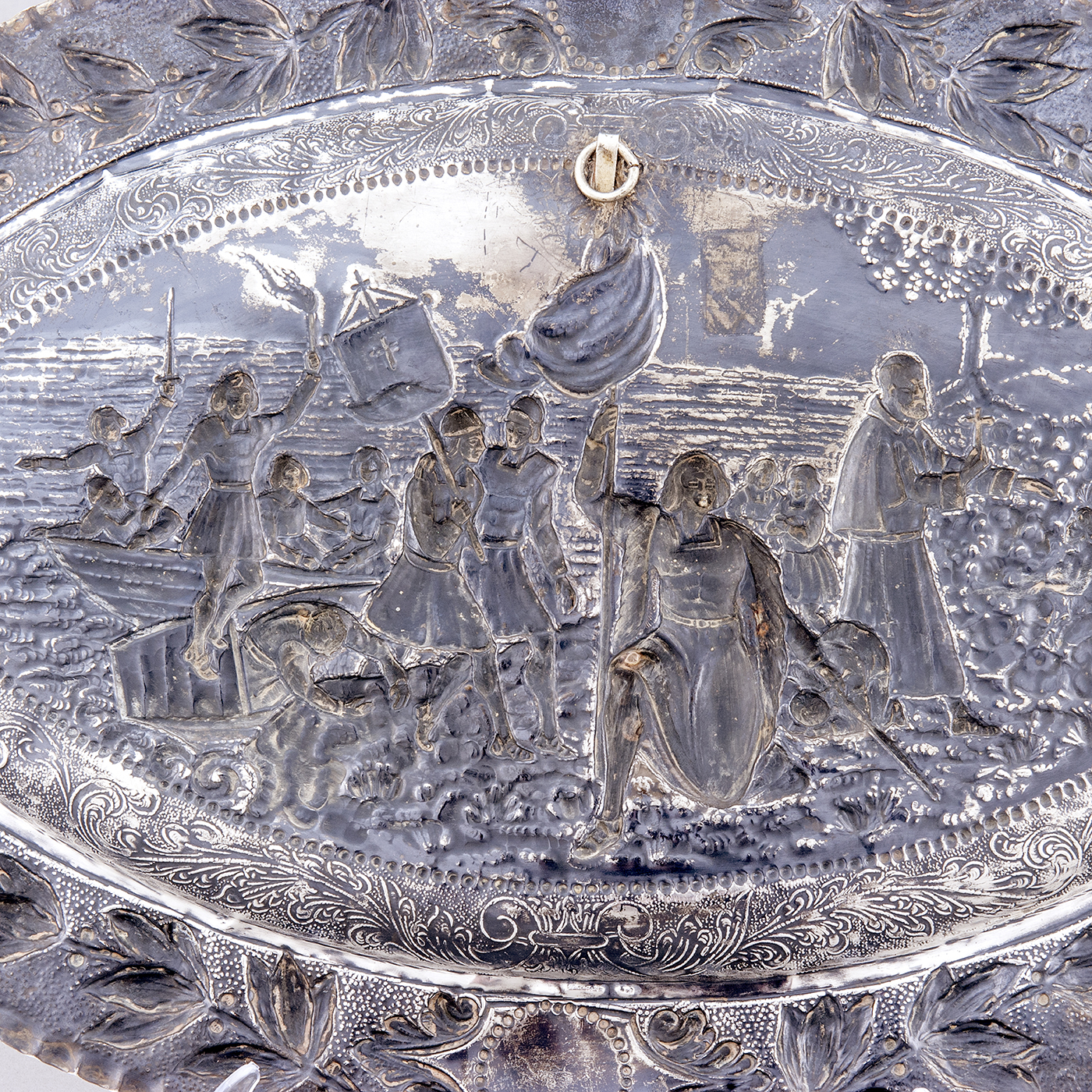 PLACER Y AGRUÑA. Bandeja decorativa oval en Plata. España, ca. 1900. PLACER Y AGRUÑA. Bandeja decorativa oval en Plata. España, ca. 1900.