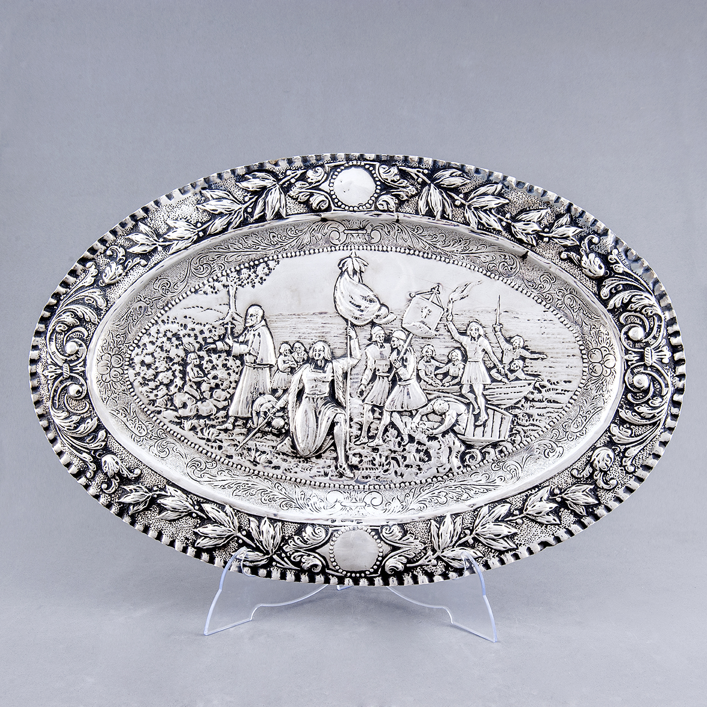 PLACER Y AGRUÑA. Bandeja decorativa oval en Plata. España, ca. 1900. PLACER Y AGRUÑA. Bandeja decorativa oval en Plata. España, ca. 1900.