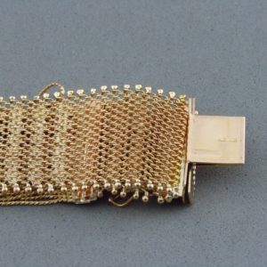 Pulsera ancha en Oro de 18k con flecos. 58 gr.