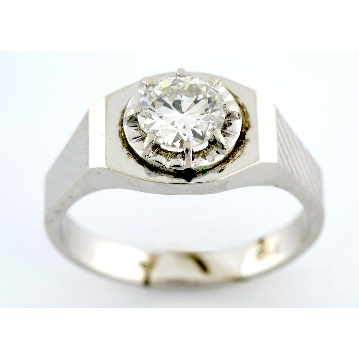Sortija de Oro Blanco de 18k. con Diamante Natural Talla Brillante de 0,70 ct. (J/SI2). Certificado IGE. Sortija de Oro Blanco de 18k. con Diamante Natural Talla Brillante de 0,70 ct. (J/SI2). Certificado IGE.