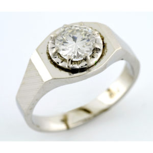 Sortija de Oro Blanco de 18k. con Diamante Natural Talla Brillante de 0,70 ct. (J/SI2). Certificado IGE.