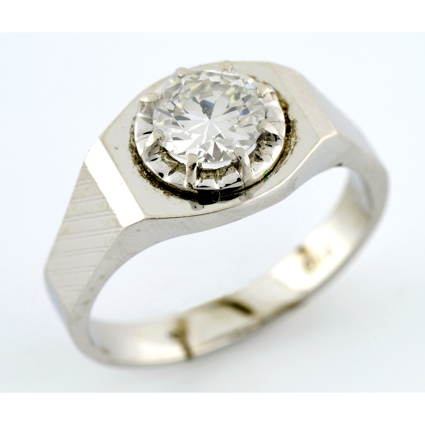 Sortija de Oro Blanco de 18k. con Diamante Natural Talla Brillante de 0,70 ct. (J/SI2). Certificado IGE. Sortija de Oro Blanco de 18k. con Diamante Natural Talla Brillante de 0,70 ct. (J/SI2). Certificado IGE.