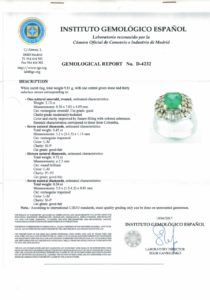 Sortija en Oro Blanco con Esmeralda Colombiana de 2,13 ct. y 30 Diamantes Naturales talla Brillante y Trapecio, de 1,41 ct. (L-M/SI-I-I1-I2). Certificado IGE.