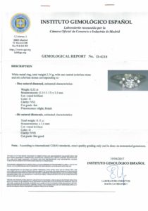 Sortija en Oro Blanco de 18k. con un Diamante Central talla Brillante de 0,52 ct. (G/VS2) y seis de 0,11 ct. (G/VVS). Certificado IGE.
