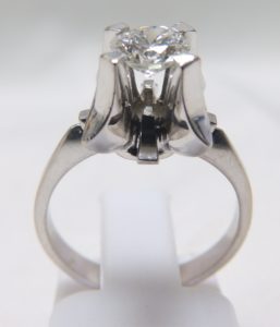 Sortija en Oro de 18k. con Diamante Natural talla Brillante de 0,60 ct. (I/VS1). Certificado IGE.