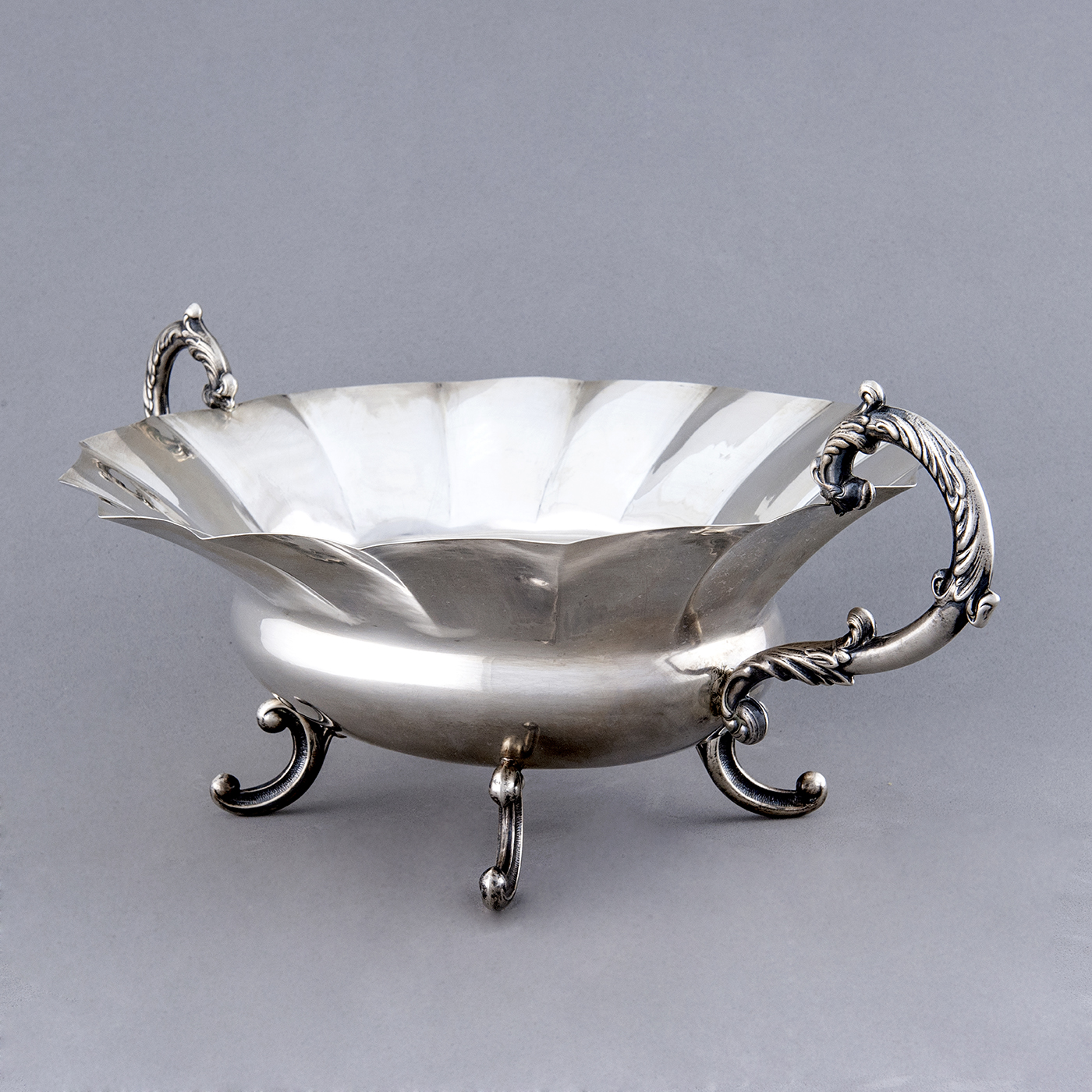 AGRUÑA. Centro de Mesa en plata de Ley. España, siglo XX. AGRUÑA. Centro de Mesa en plata de Ley. España, siglo XX.