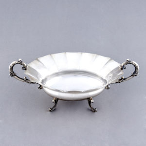 AGRUÑA. Centro de Mesa en plata de Ley. España, siglo XX.