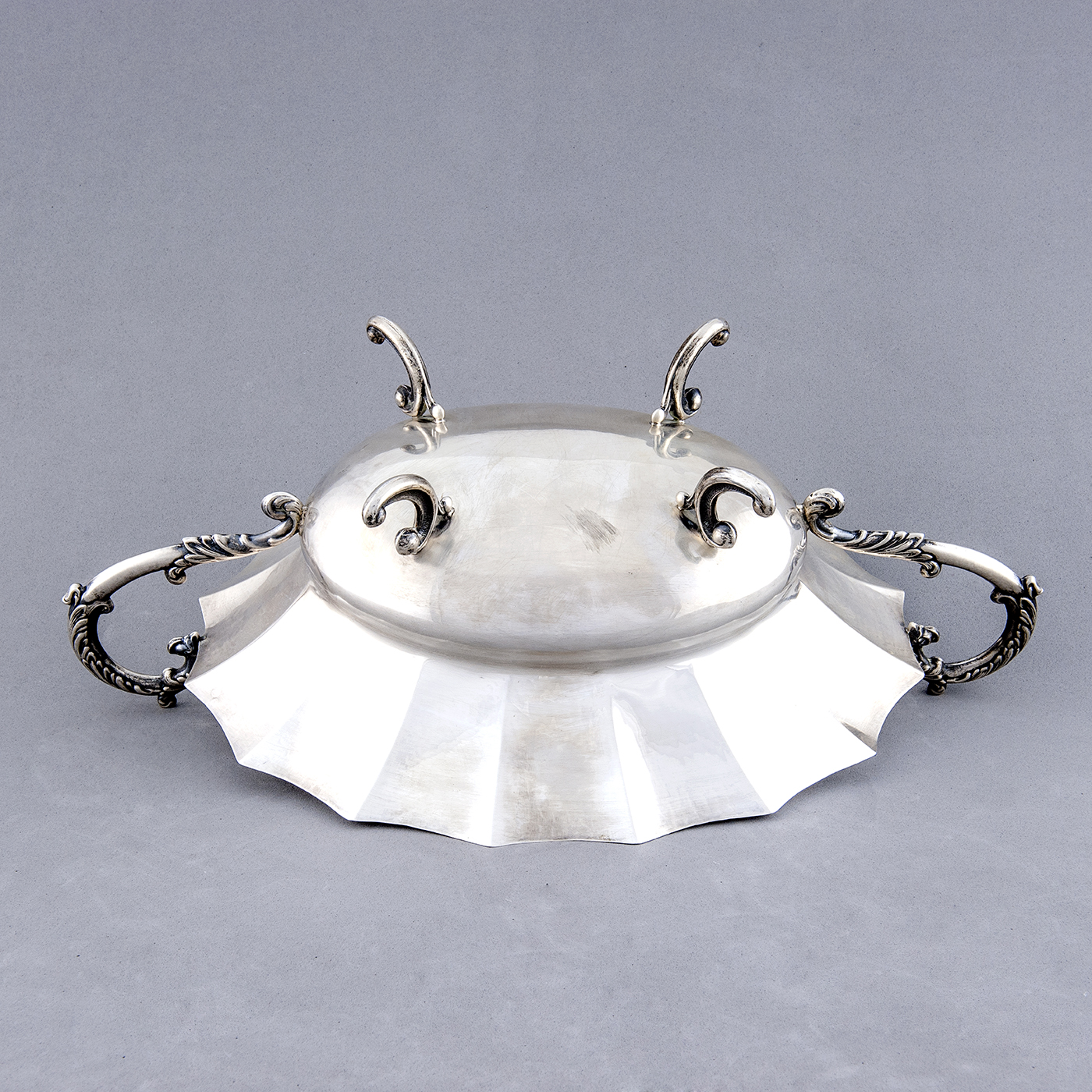 AGRUÑA. Centro de Mesa en plata de Ley. España, siglo XX. AGRUÑA. Centro de Mesa en plata de Ley. España, siglo XX.