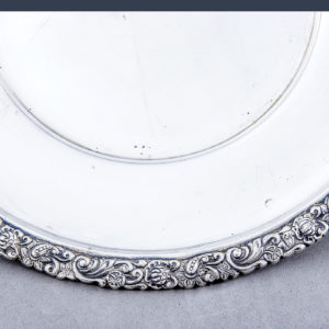 Bandeja circular en Plata de Ley. J. PÉREZ, España. Siglo XIX.
