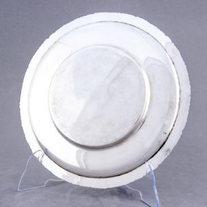 Bandeja circular en Plata de Ley. J. PÉREZ, España. Siglo XIX.