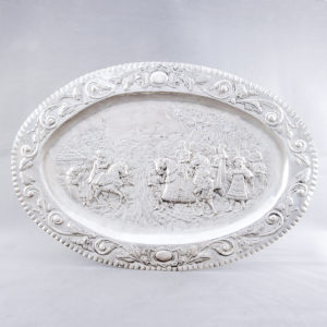 Bandeja Decorativa de Gran Tamaño, en Plata. España. Siglo XX