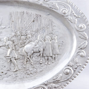 Bandeja Decorativa de Gran Tamaño, en Plata. España. Siglo XX