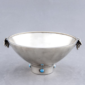 Centro de Mesa, Cuenco o Bowl en plata punzonada. España, siglo XX