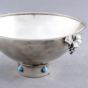 Centro de Mesa, Cuenco o Bowl en plata punzonada. España, siglo XX