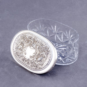 Conjunto de Plata Durán, tres bandejitas ovales y caja oval de cristal. España. Siglo XX.