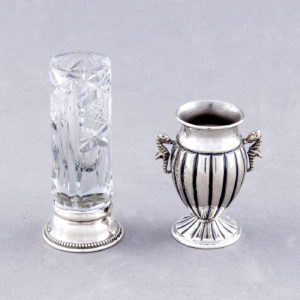 Conjunto de Salpimenteros, Palillero, Violetero y Mechero con sus bandejas. Plata de Ley, España, siglo XX.