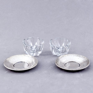 Conjunto de Salpimenteros, Palillero, Violetero y Mechero con sus bandejas. Plata de Ley, España, siglo XX.