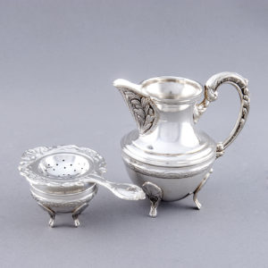 CORTABARRÍA Y CÍA. Juego de Café y Té en plata de Ley. España, siglo XX.