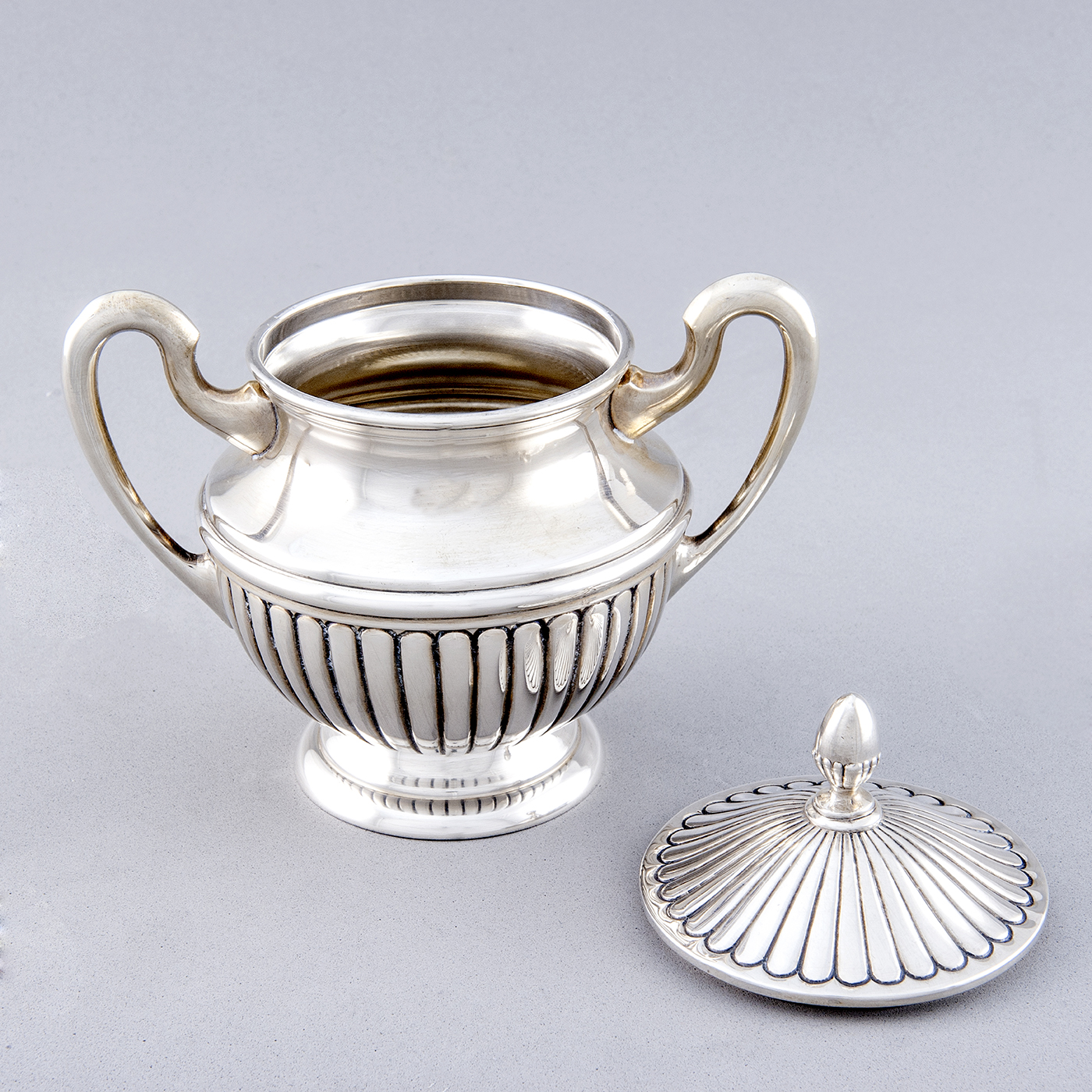 DIONISIO GARCÍA. Juego de Café y Té en plata. España, siglo XX. DIONISIO GARCÍA. Juego de Café y Té en plata. España, siglo XX.