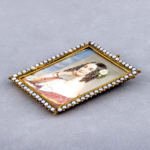 ESCUELA ALEMANA SIGLO XIX. Miniatura pintada a mano sobre lámina de marfil. "Retrato de Marquesa de Bonrgard"