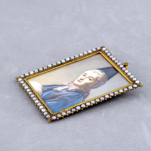 ESCUELA ALEMANA SIGLO XIX. Miniatura pintada a mano sobre lámina de marfil. "Retrato de Miss Robinson"