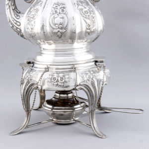 FLORENTINA. Samovar con mechero en Plata. Bogotá, s.XX.