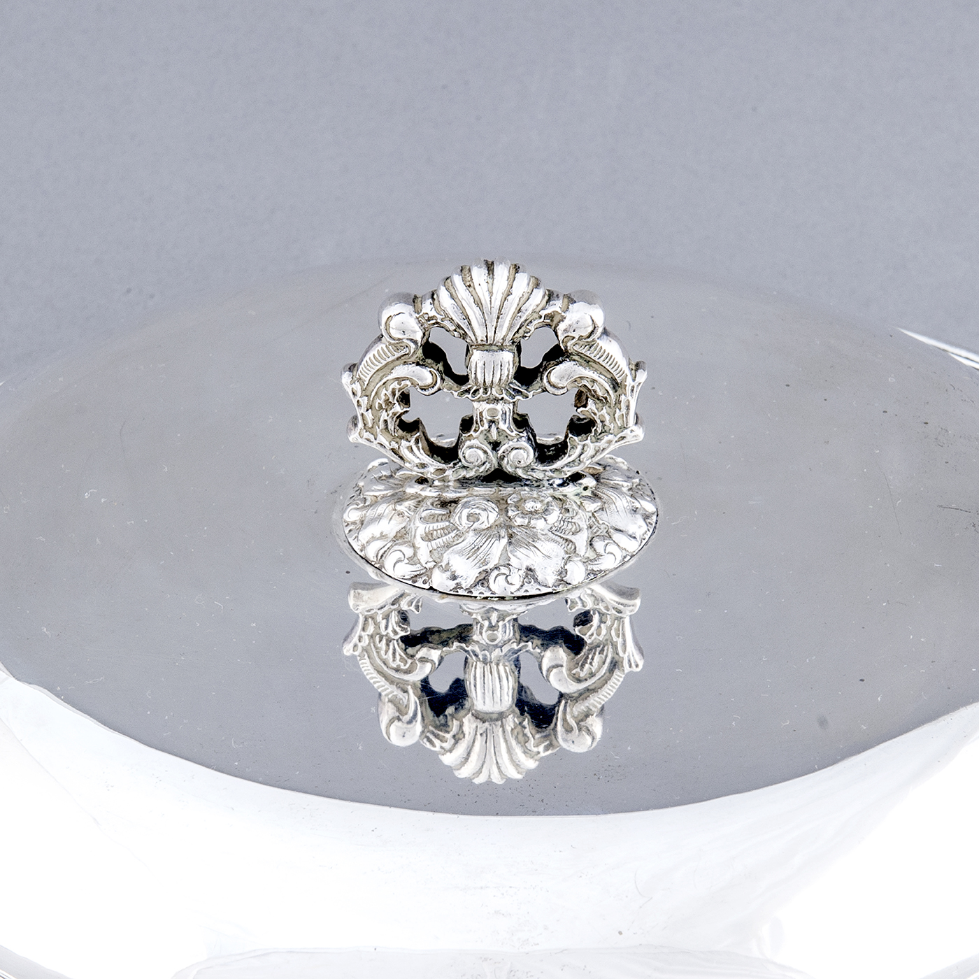 Francesc Cabot. Centro de Mesa en plata y cristal. Barcelona, 19th. 1.705 gr. Francesc Cabot. Centro de Mesa en plata y cristal. Barcelona, 19th. 1.705 gr.