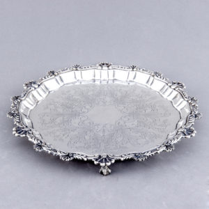 J. PÉREZ FERNÁNDEZ. Salvilla decorada en Plata de Ley, España, 20th.