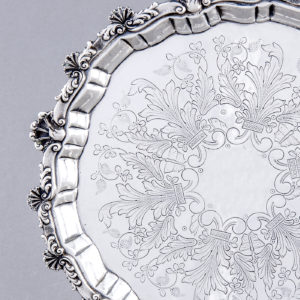 J. PÉREZ FERNÁNDEZ. Salvilla decorada en Plata de Ley, España, 20th.
