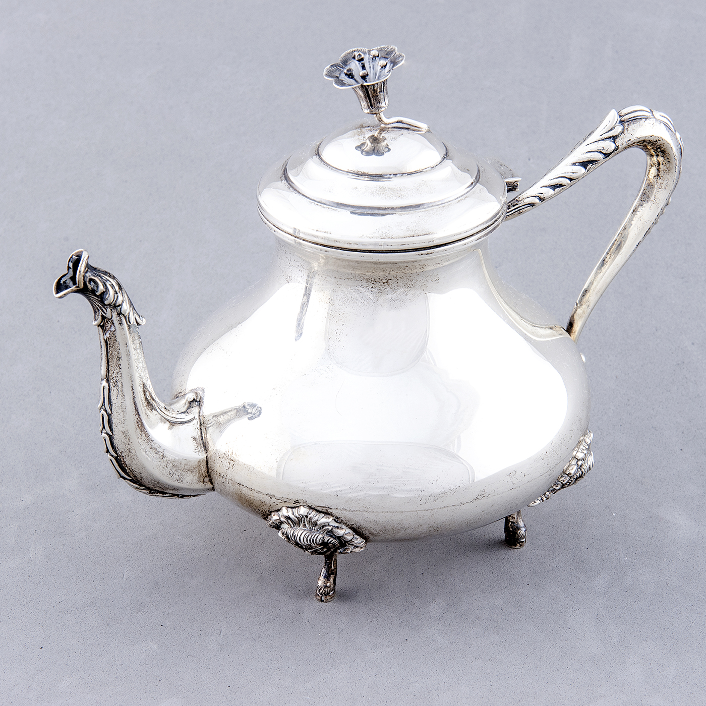 Juego de Café y Té en plata de Ley. UCCI. España, siglo XX Juego de Café y Té en plata de Ley. UCCI. España, siglo XX