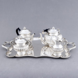 Juego de Cinco piezas de Café y Té. España, 19th. 2.725 gr.