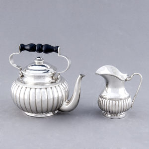 Juego de Cinco piezas de Café y Té. España, 19th. 2.725 gr.
