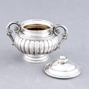 Juego de Cinco piezas de Café y Té. España, 19th. 2.725 gr.