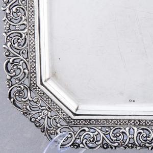 MATILDE ESPUÑES. Centro de mesa cuadrado en plata. España, siglo XX.