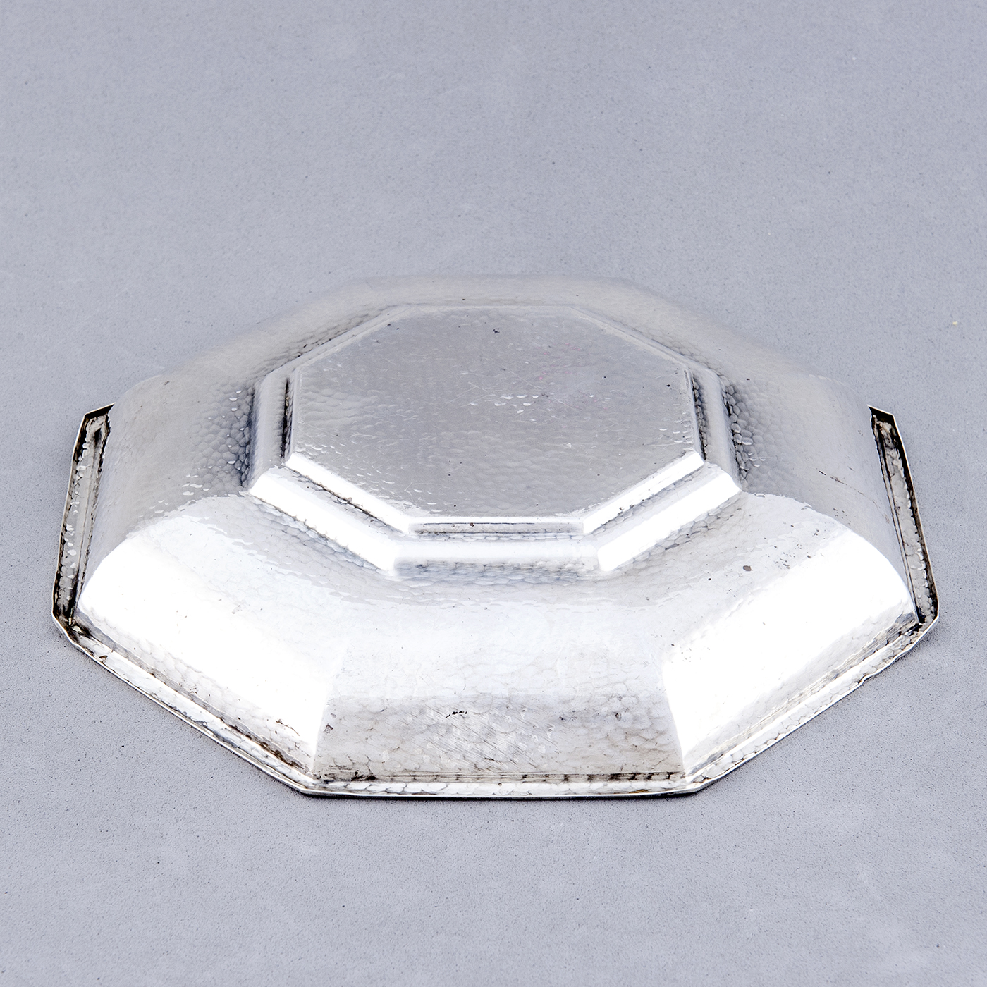 MATILDE ESPUÑES. Fuente Octogonal en Plata. España, siglo XX. MATILDE ESPUÑES. Fuente Octogonal en Plata. España, siglo XX.