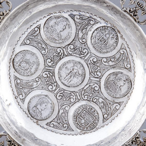 MG. Conjunto de Centro y Catavinos en plata. España, siglo XX.